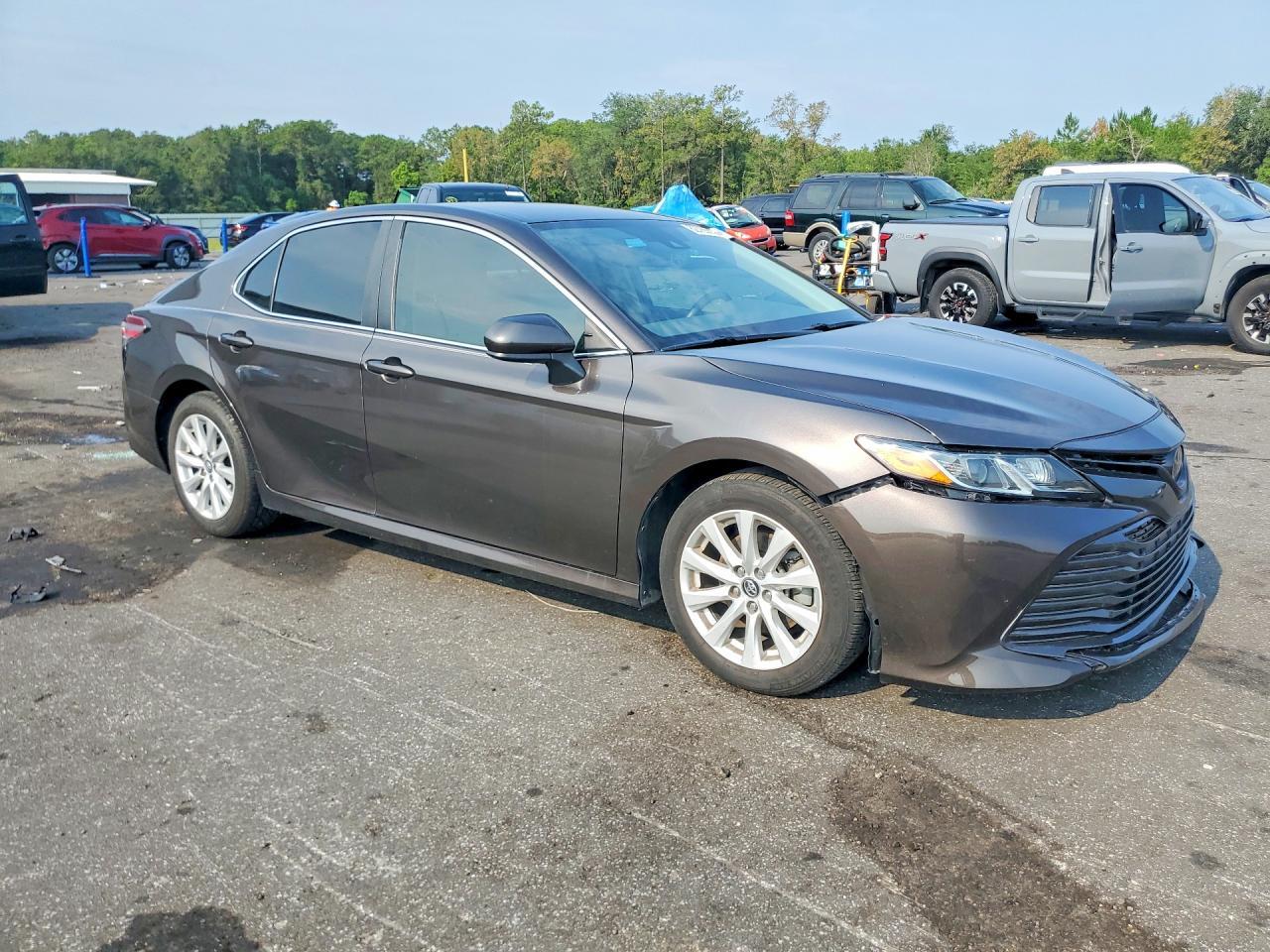 2020 Toyota Camry Le - Фото 4