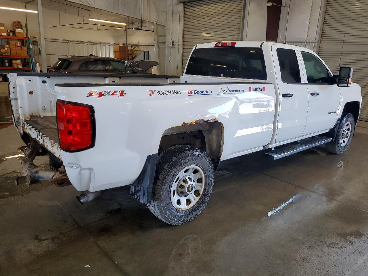 2017 Chevrolet Silverado K3500 - Фото 3
