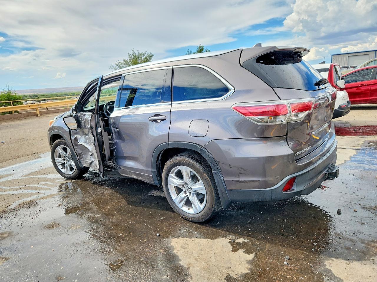 2016 Toyota Highlander Limited Platinum - Image 2