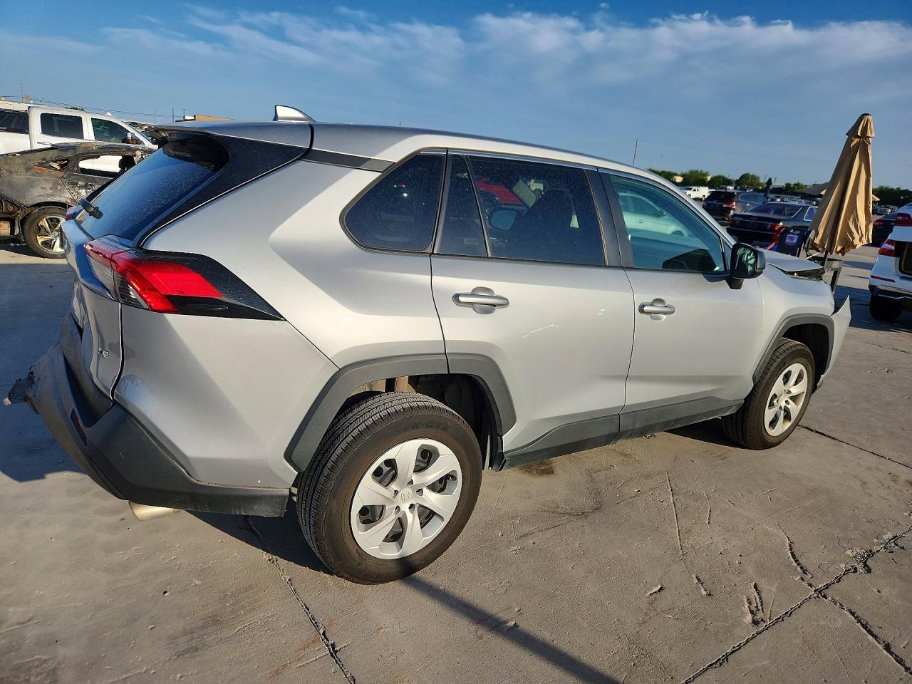 2023 Toyota Rav4 Le - Image 3