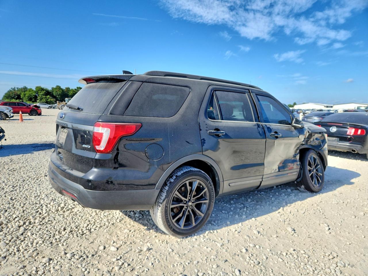 2017 Ford Explorer Xlt - Фото 3