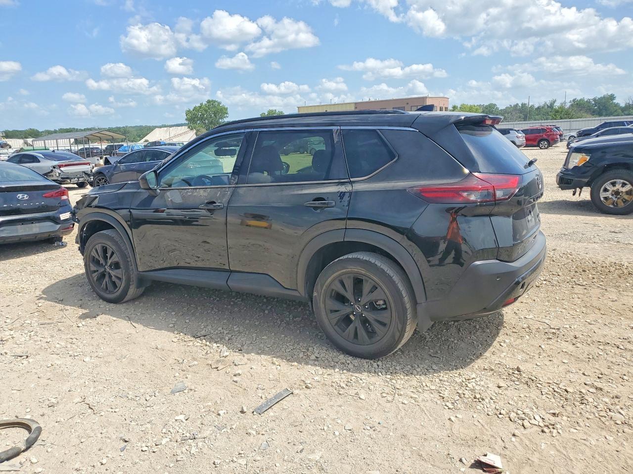 2023 Nissan Rogue Sv - Image 2