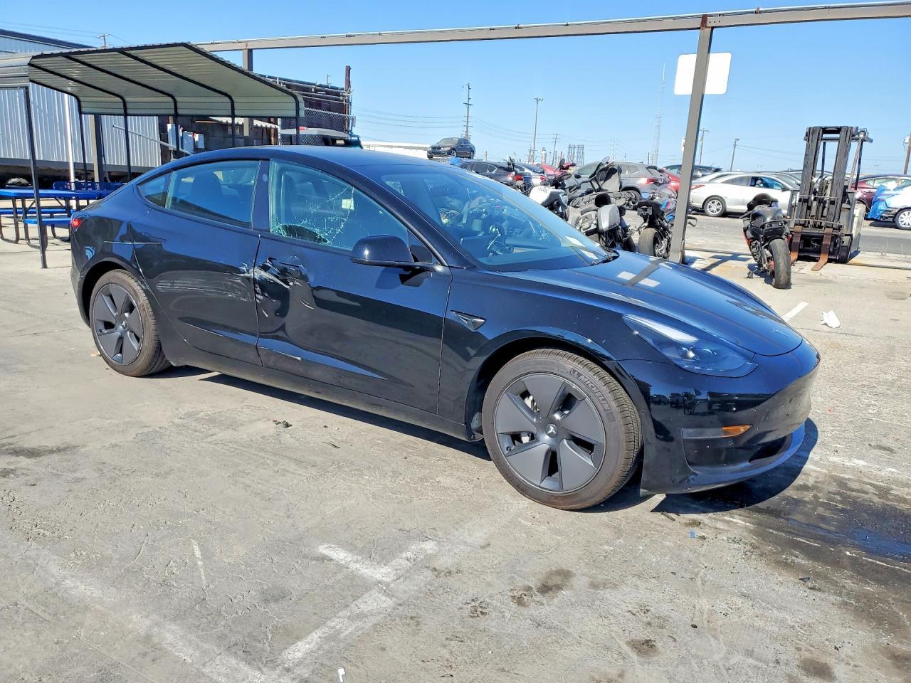 2022 Tesla Model 3 - Фото 4