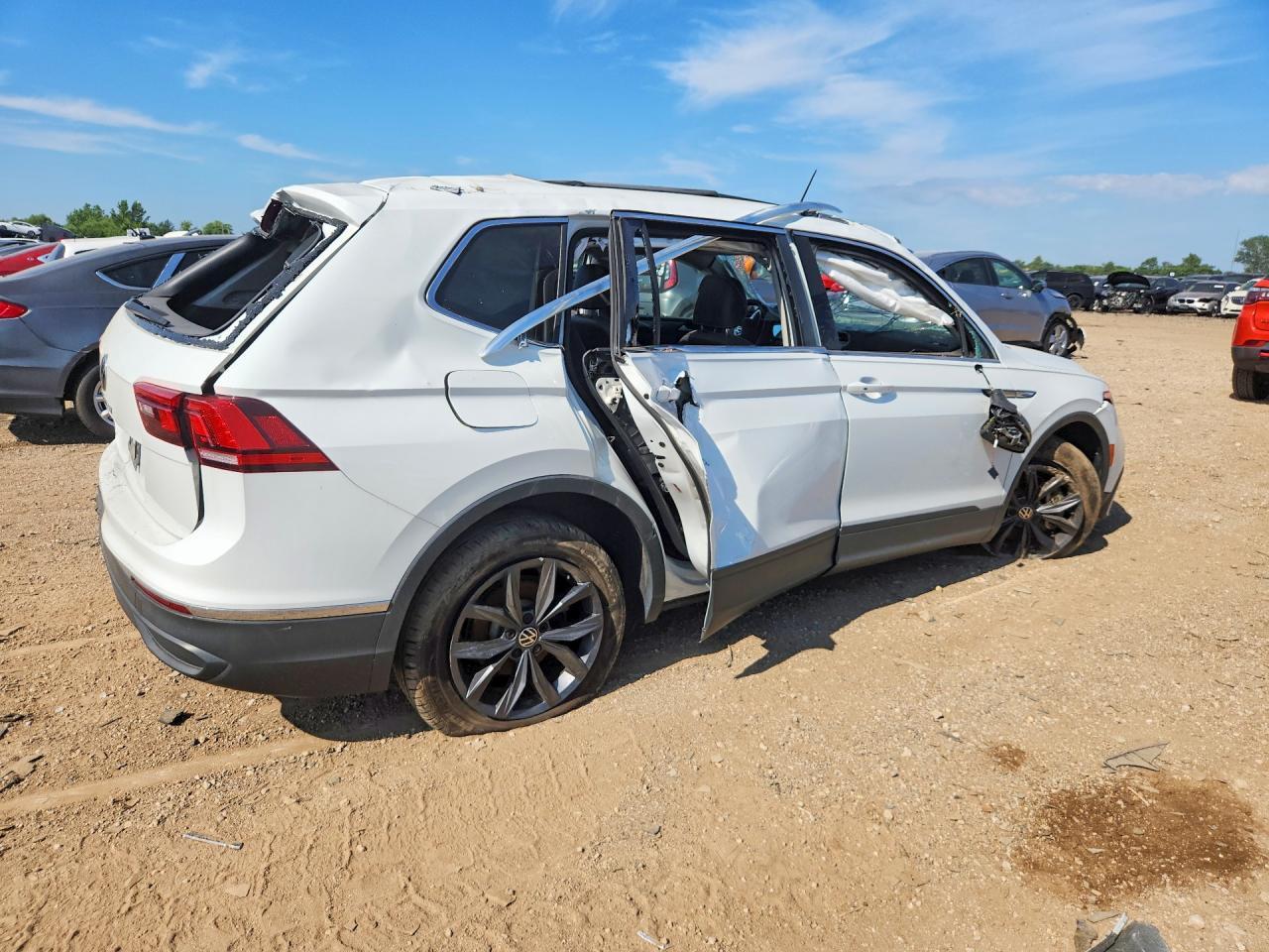 2022 Volkswagen Tiguan Se - Фото 3