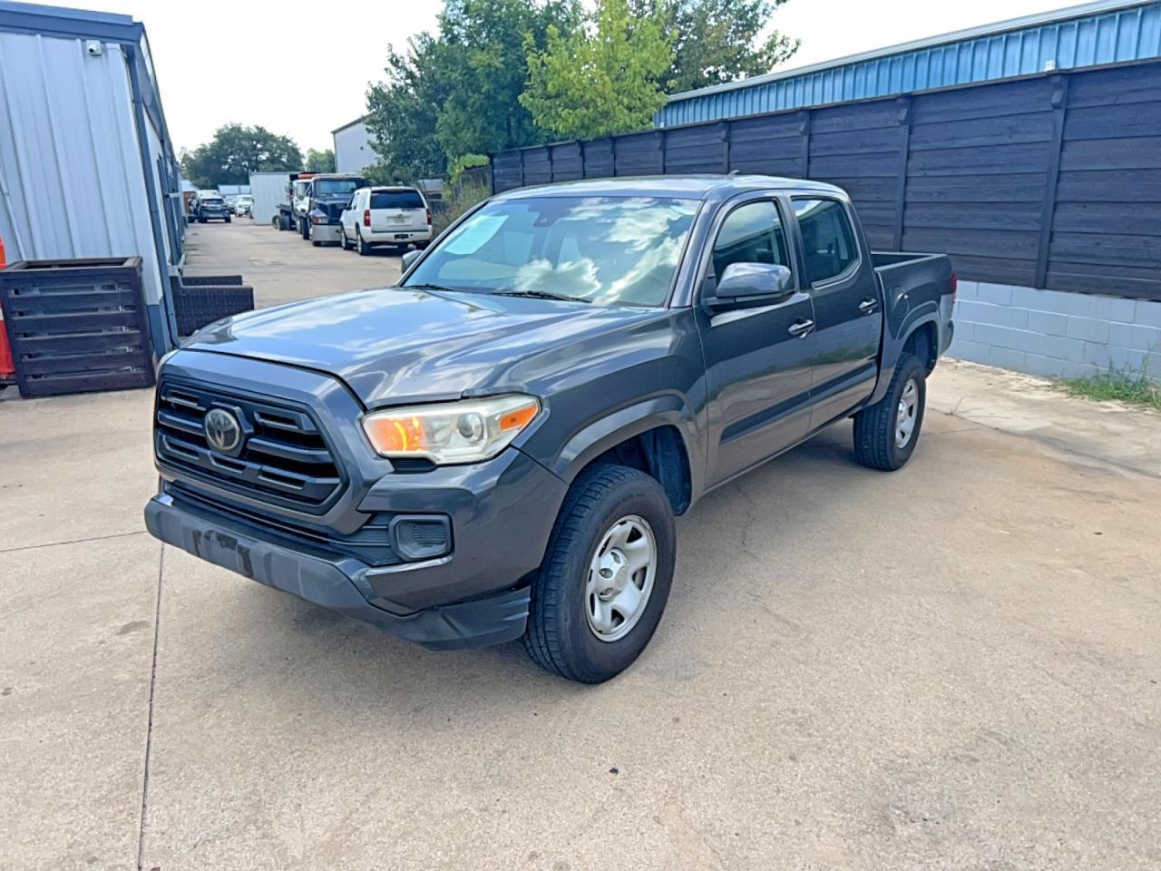 2018 Toyota Tacoma Sr - Фото 2