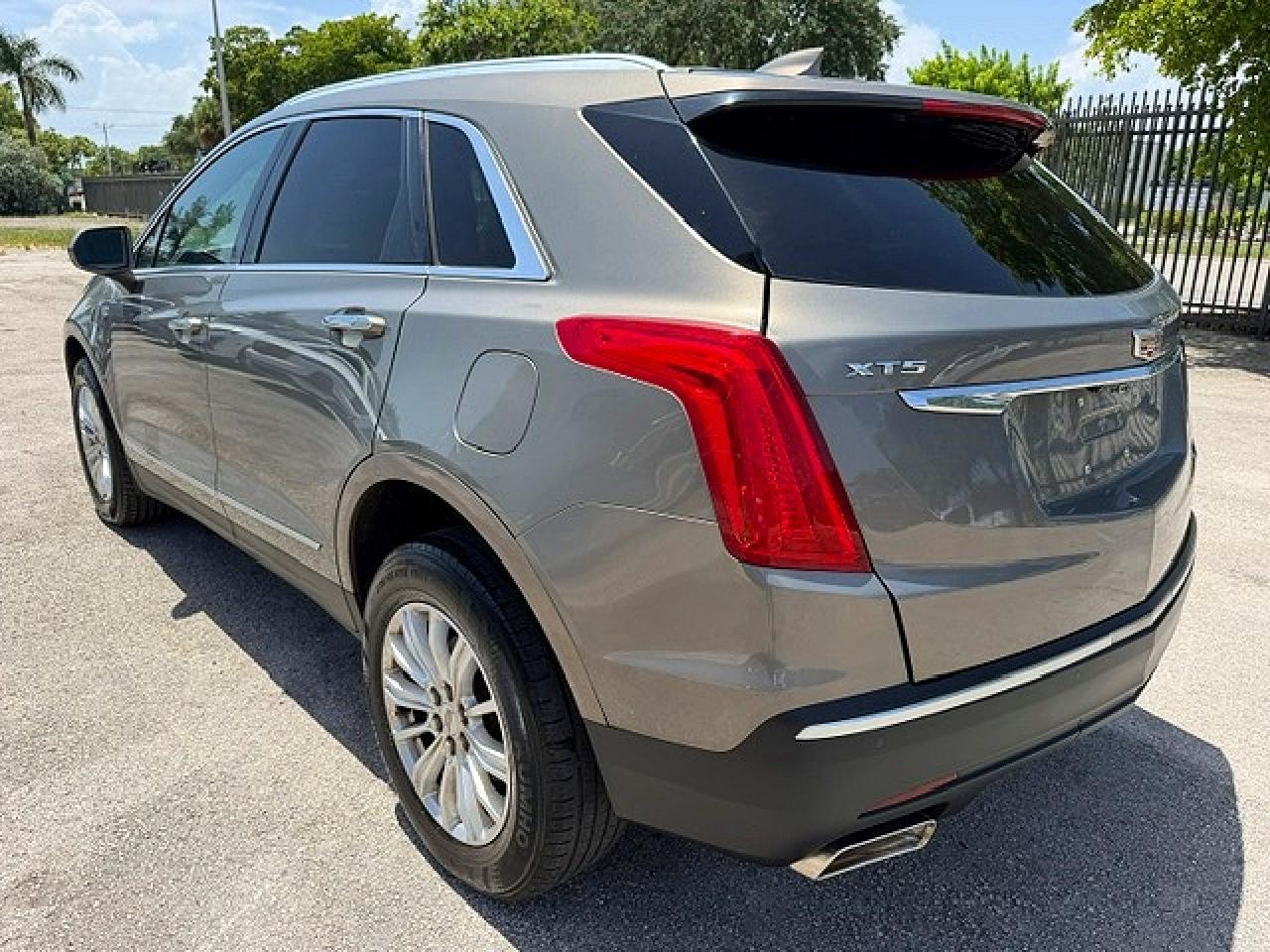 2017 Cadillac Xt5 - Фото 2