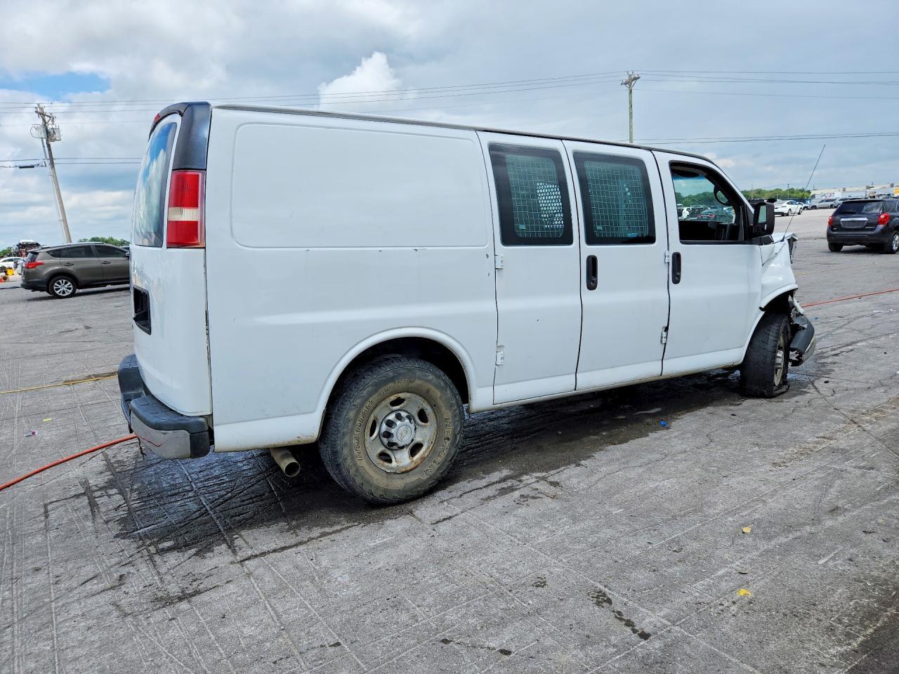 2014 Chevrolet Express G2500 - Фото 3