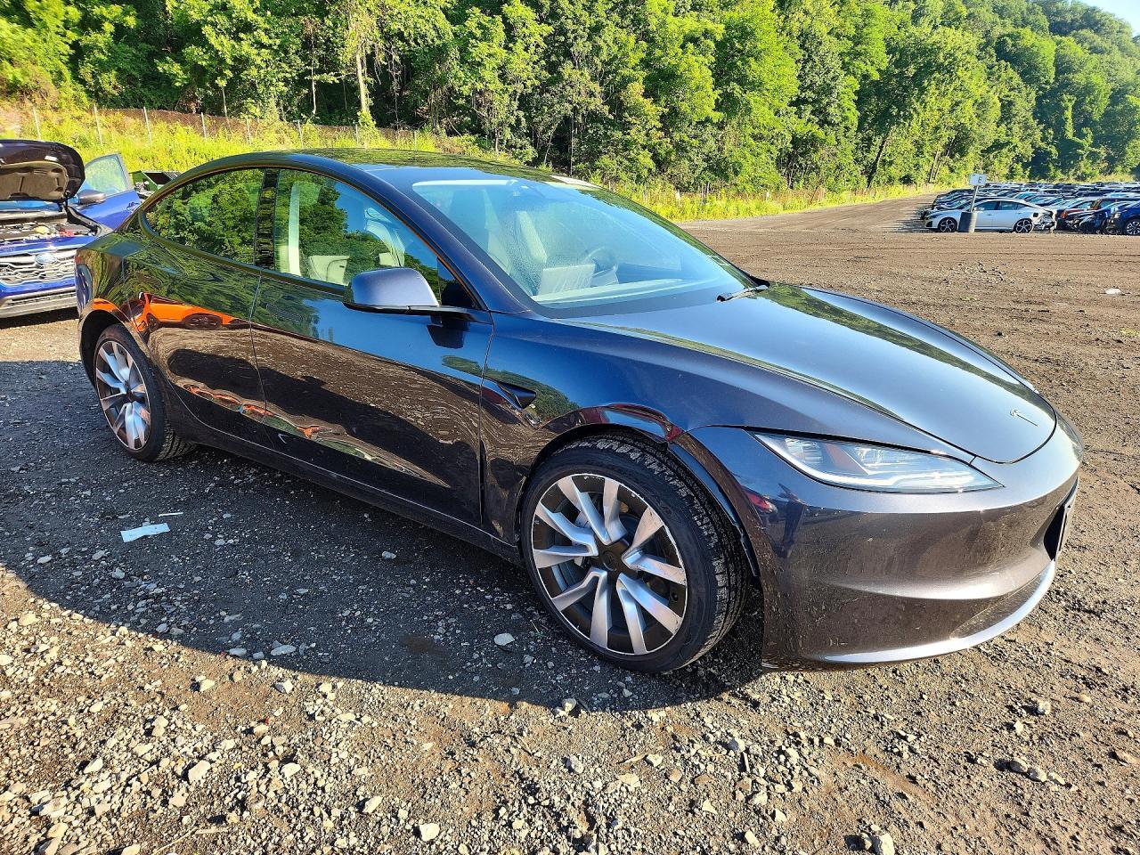 2025 Tesla Model 3 - Фото 4