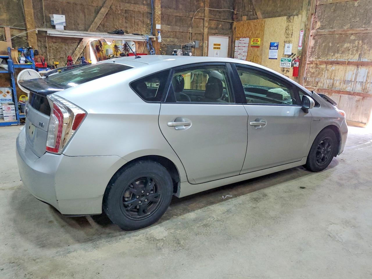 2015 Toyota Prius Two - Фото 3