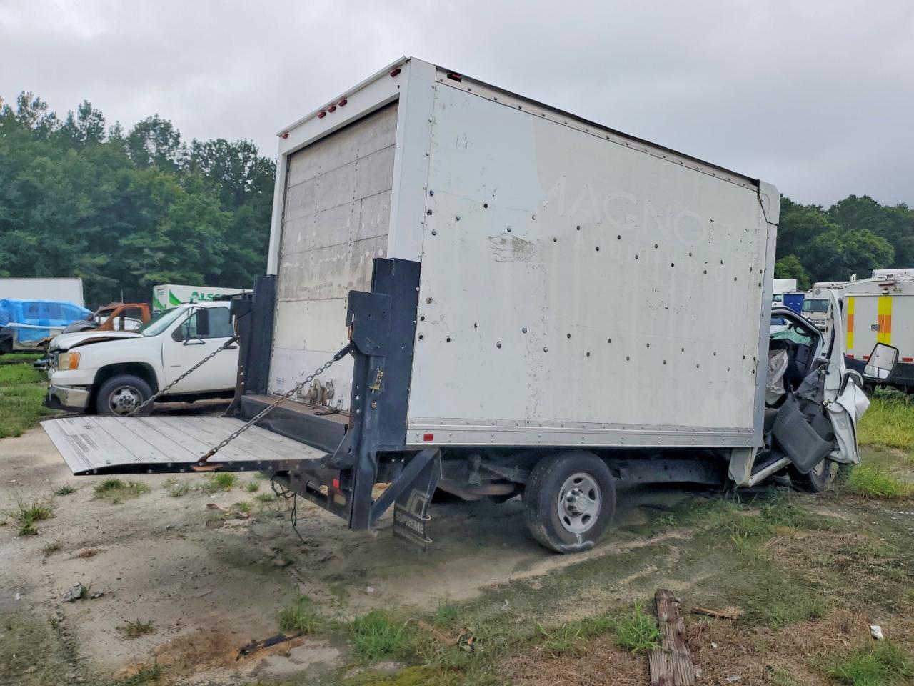 2014 Chevrolet Express Box Truck - Фото 3