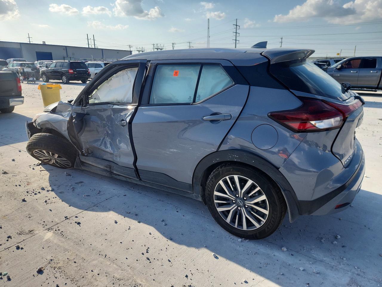 2023 Nissan Kicks Sv - Image 2