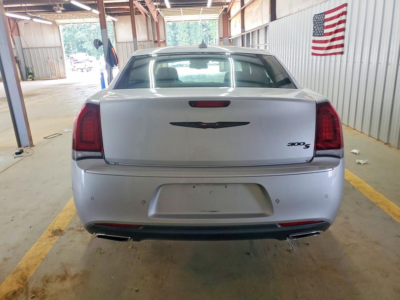2021 Chrysler 300 S - Фото 6