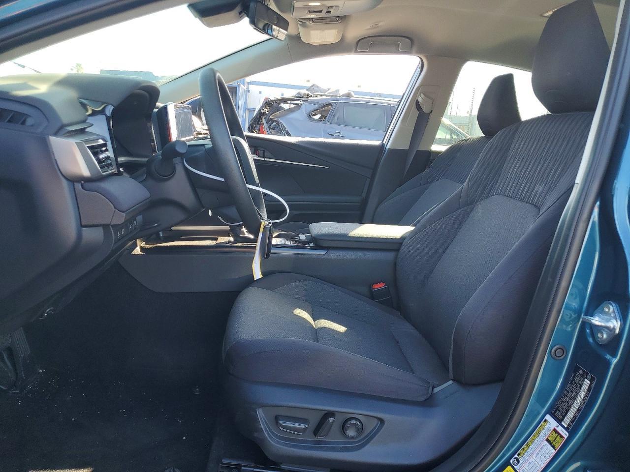 2025 Toyota Camry Le - Фото 7