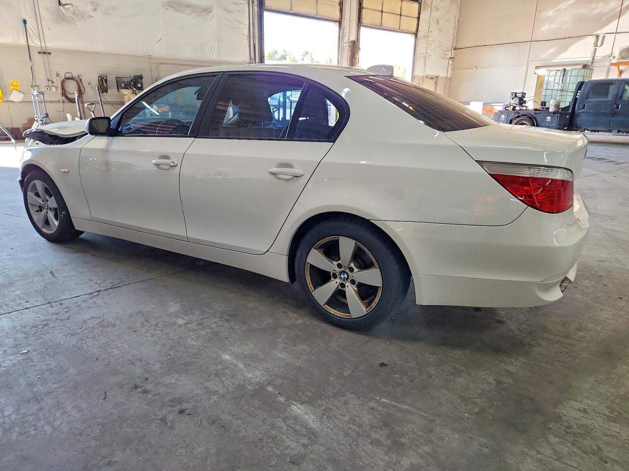 2006 BMW 530 Xi - Image 2