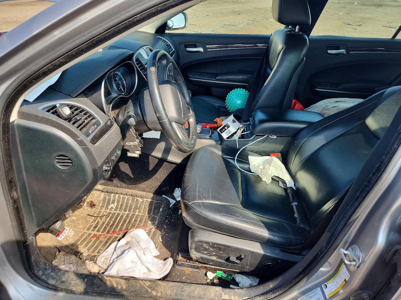 2015 Chrysler 300 Limited - Image 7