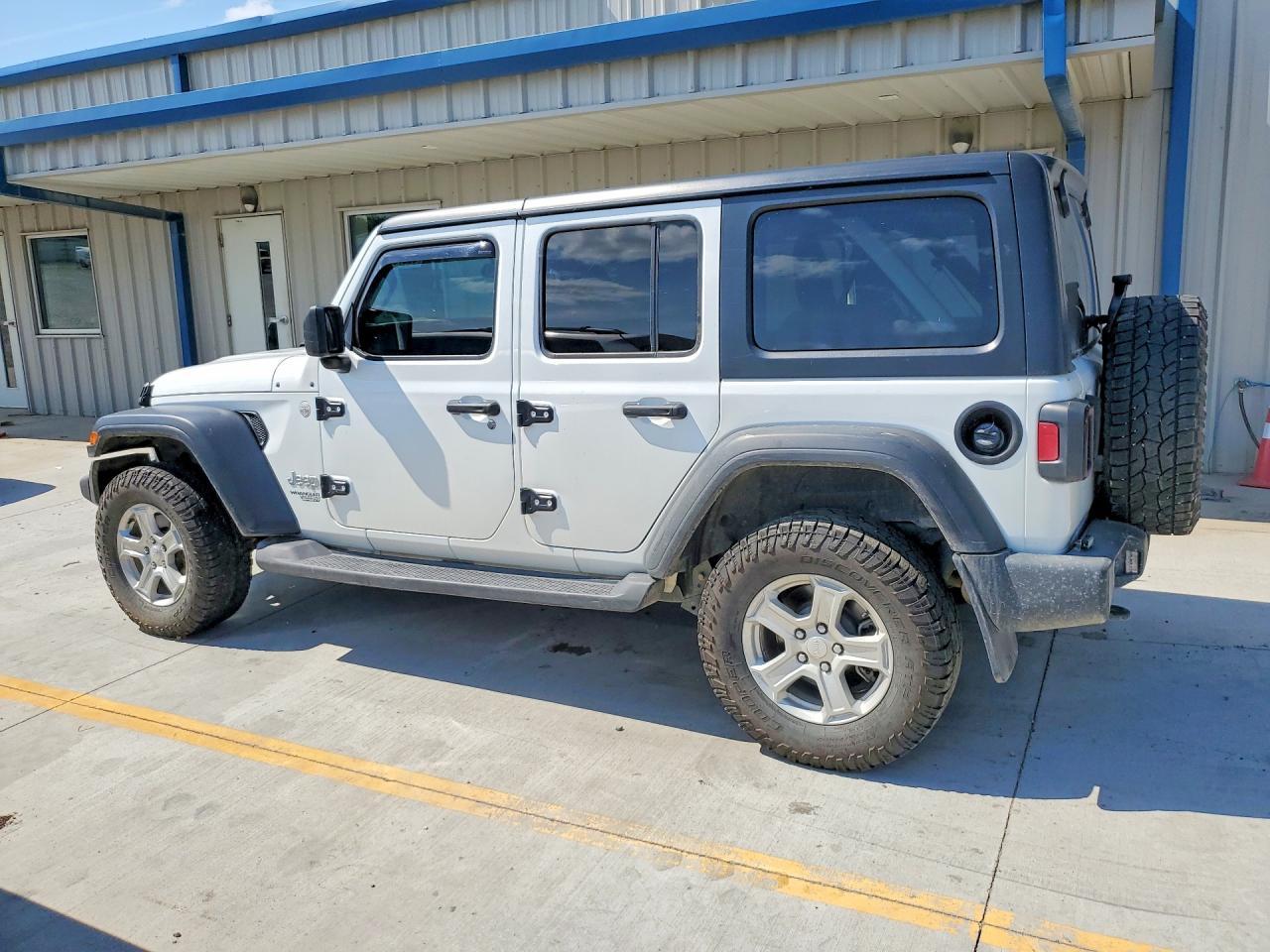 2021 Jeep Wrangler Unlimited Sport - Фото 2