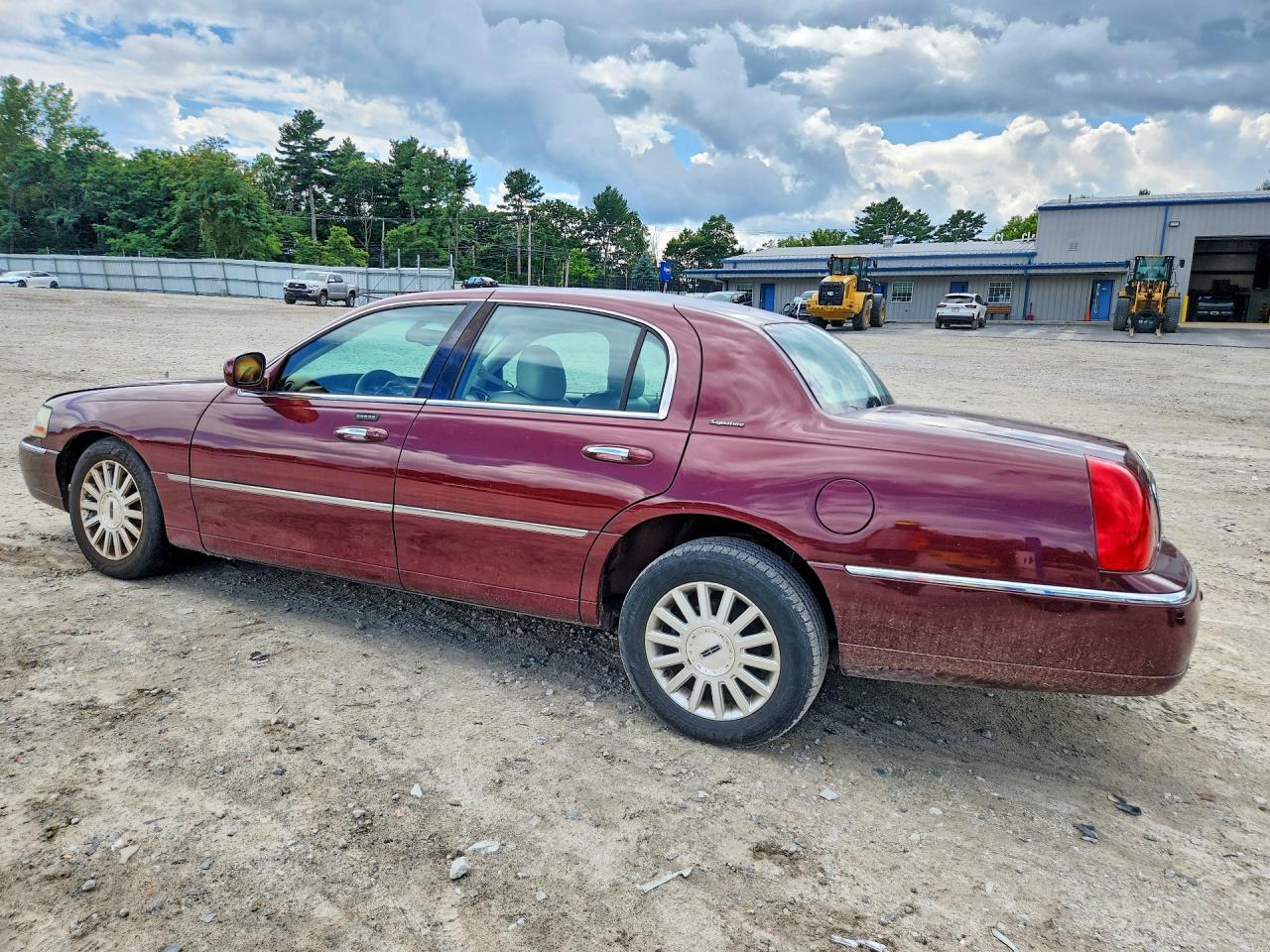 2004 Lincoln Town Car Executive - Фото 2