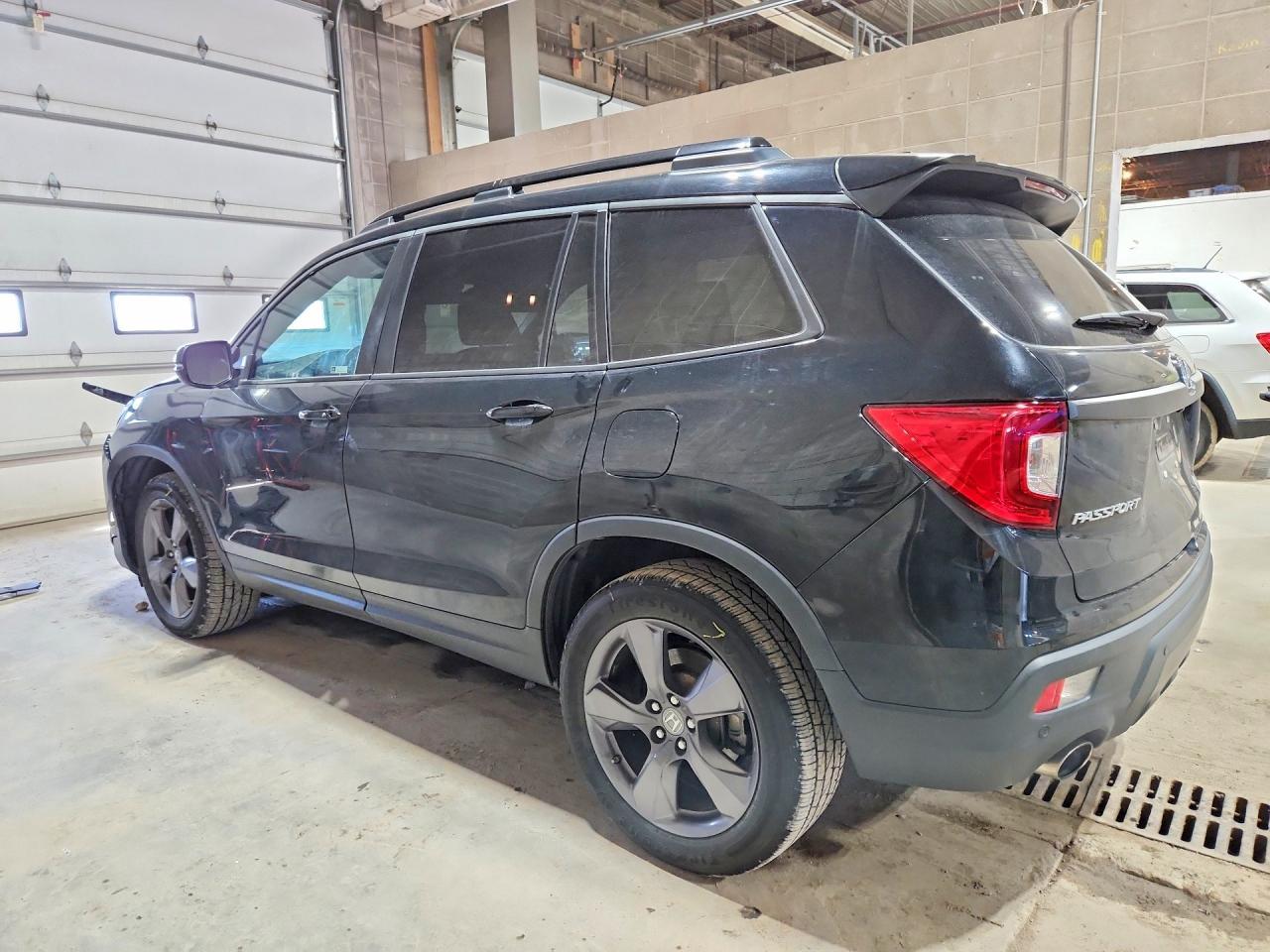 2020 Honda Passport Touring - Image 2