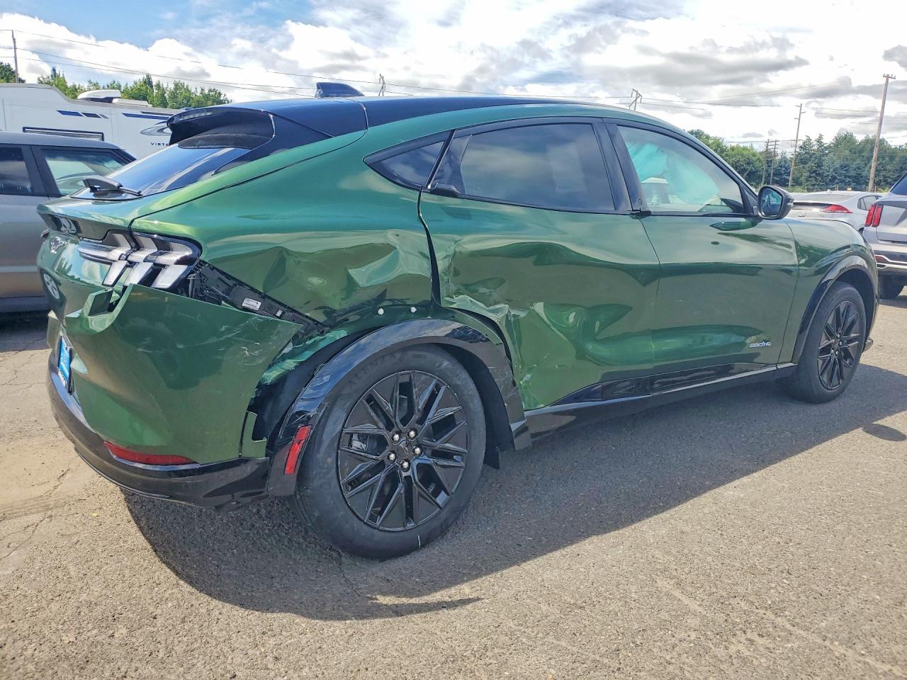 2026 Ford Mustang Mach-E Premium - Фото 3