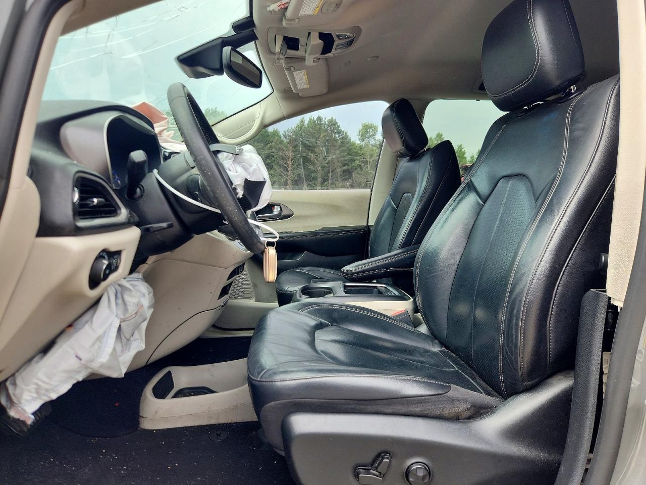 2022 Chrysler Pacifica Touring L - Image 7