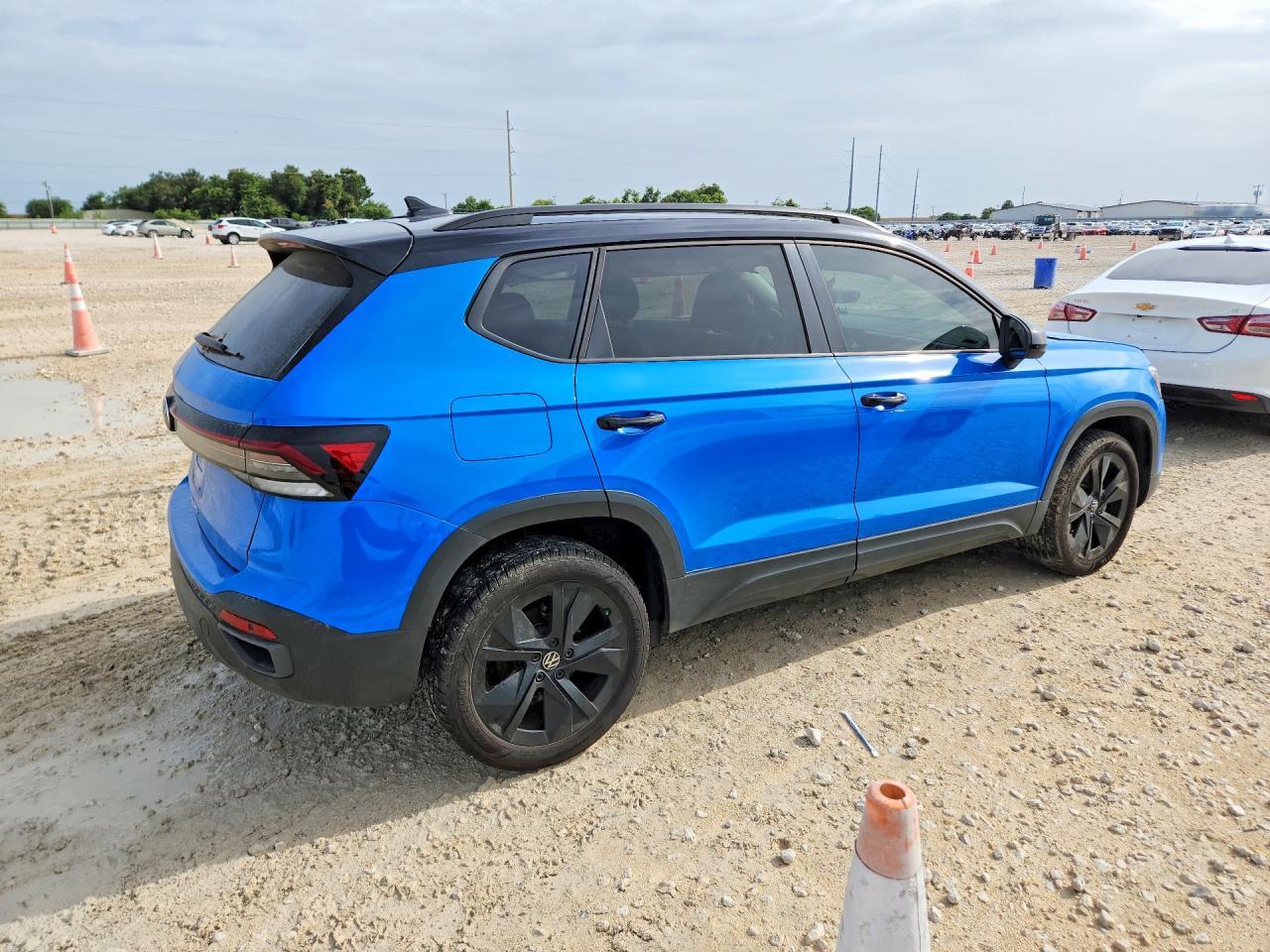 2025 Volkswagen Taos Se Black - Фото 3