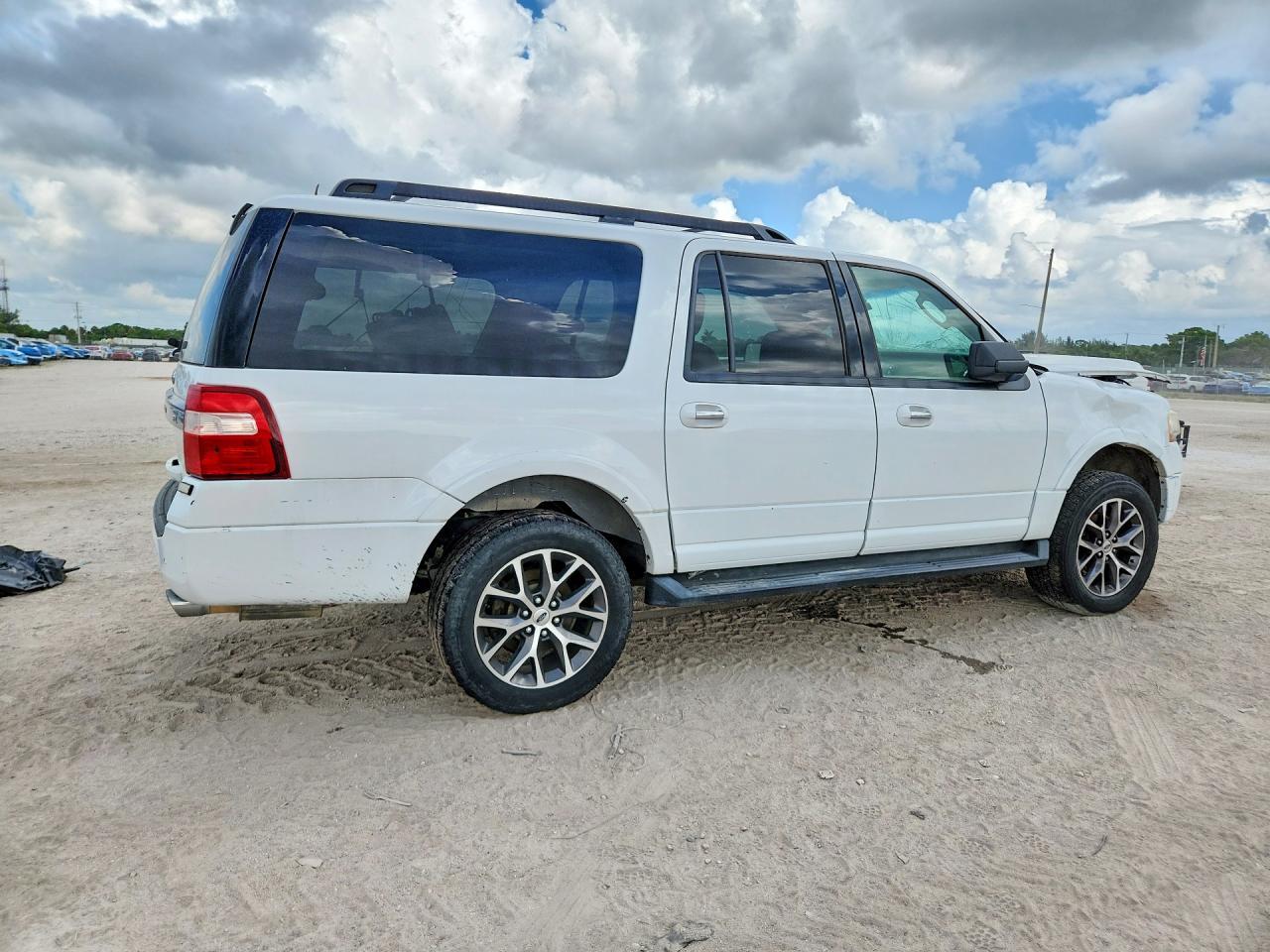 2017 Ford Expedition El Xlt - Image 3