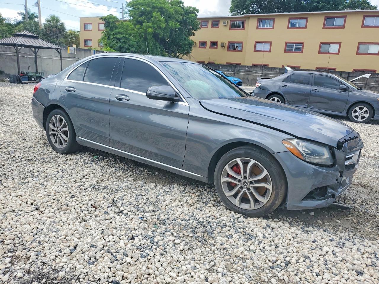 2018 Mercedes-Benz C 300 4Matic - Фото 4