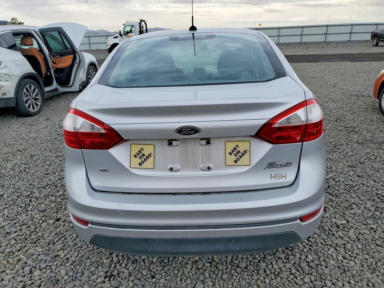 2014 Ford Fiesta Se - Фото 6