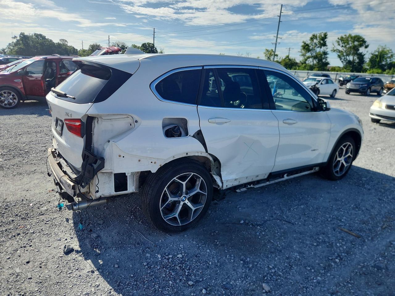 2017 BMW X1 xDrive28I - Фото 3
