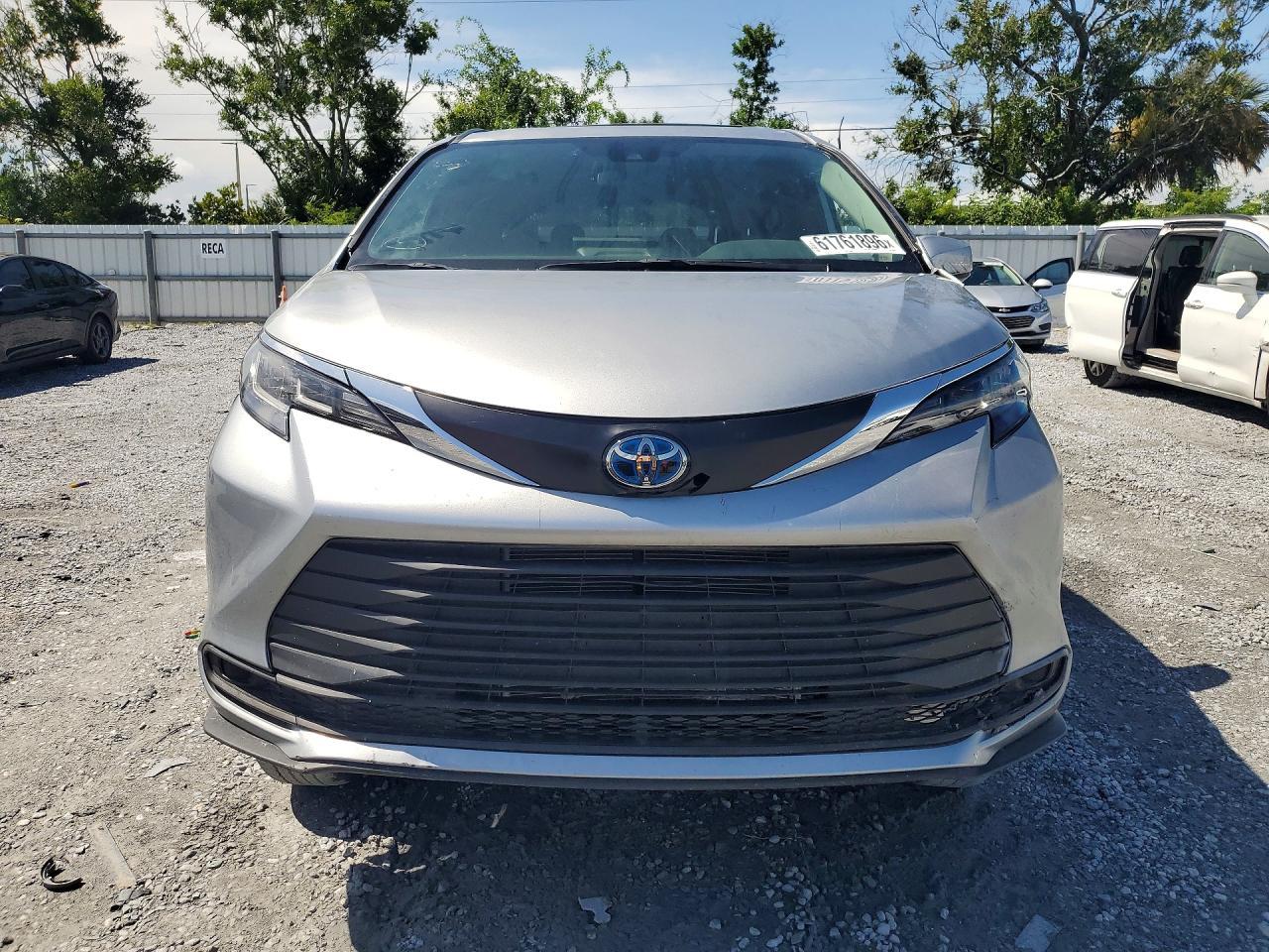 2025 Toyota Sienna Xle 7-Passenger - Image 5