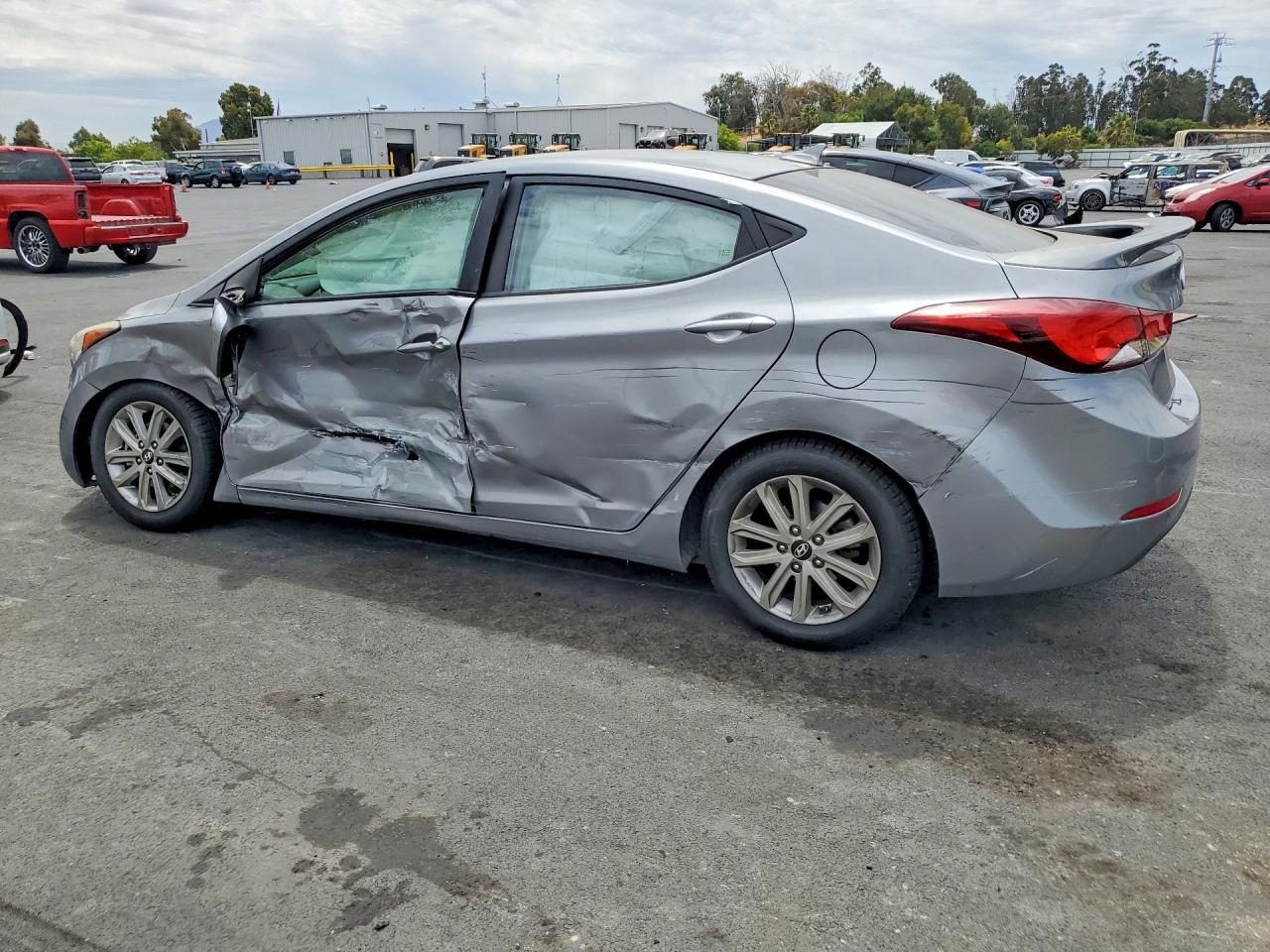 2015 Hyundai Elantra - Фото 2
