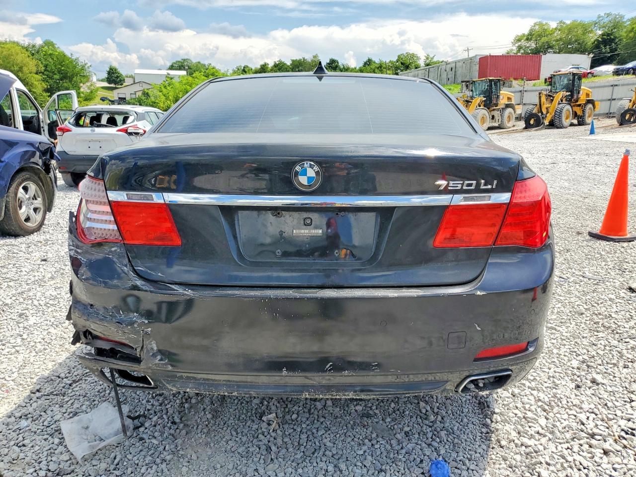 2010 BMW 750 Li - Image 6