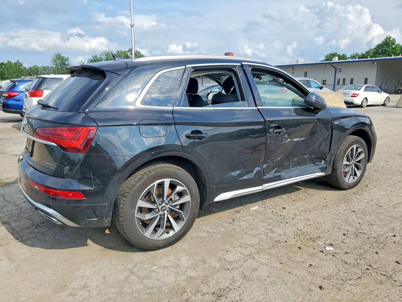 2025 Audi Q5 Premium Plus 45 - Image 3