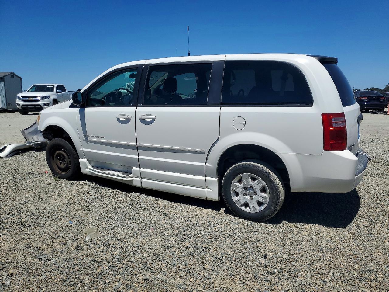 2010 Dodge Grand Caravan Se - Image 2
