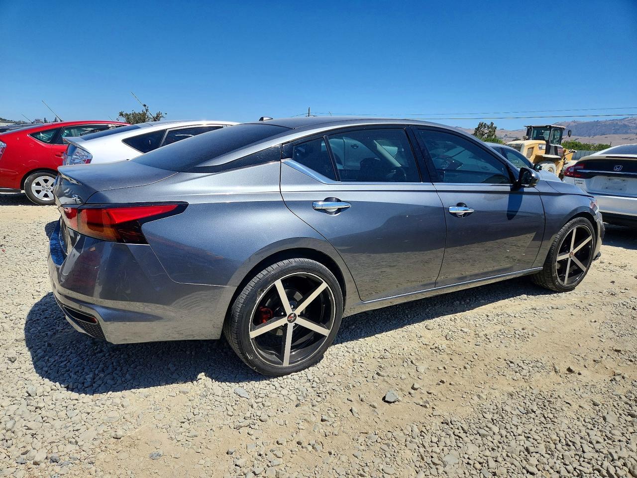 2019 Nissan Altima Sl - Image 3