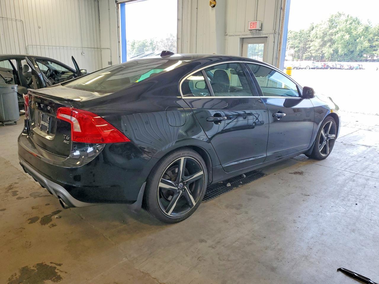 2016 Volvo S60 R Design - Image 3
