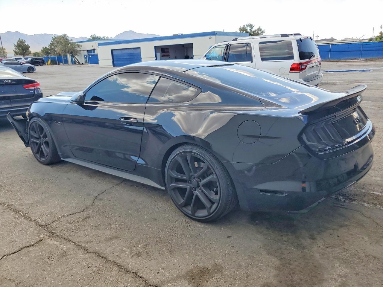 2017 Ford Mustang Gt - Фото 2