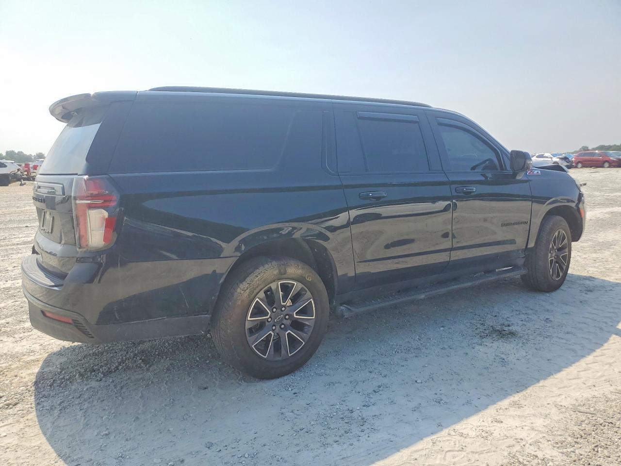 2021 Chevrolet Suburban K1500 Z71 - Фото 3