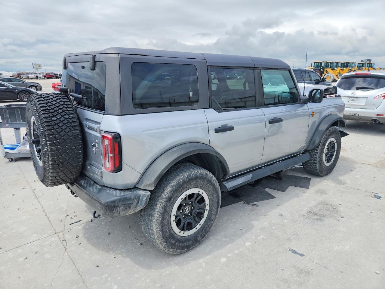 2021 Ford Bronco Base - Фото 3