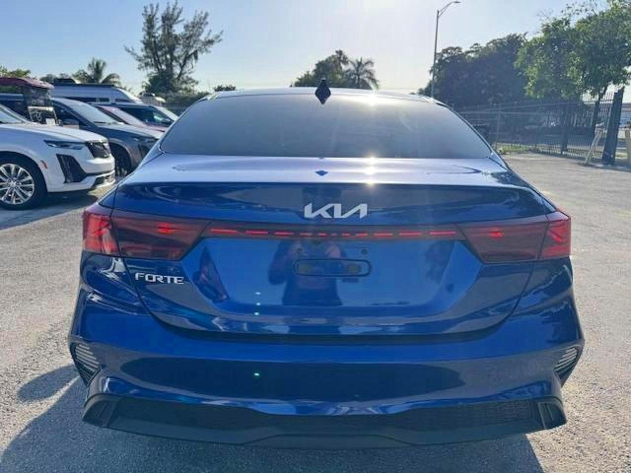 2022 Kia Forte Lxs - Image 6