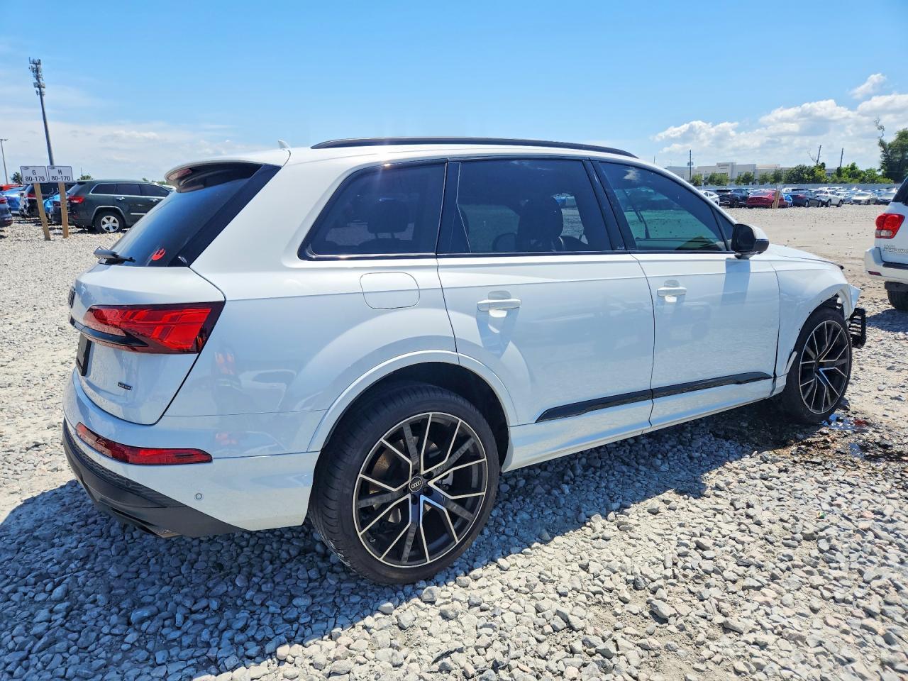 2025 Audi Q7 Premium Plus - Фото 3