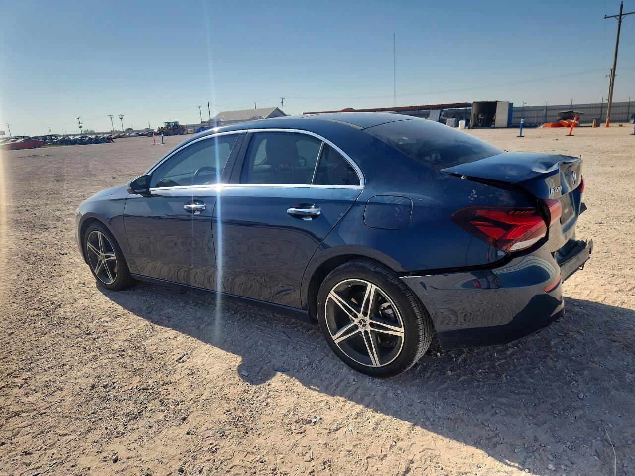 2022 Mercedes-Benz A 220 - Фото 2