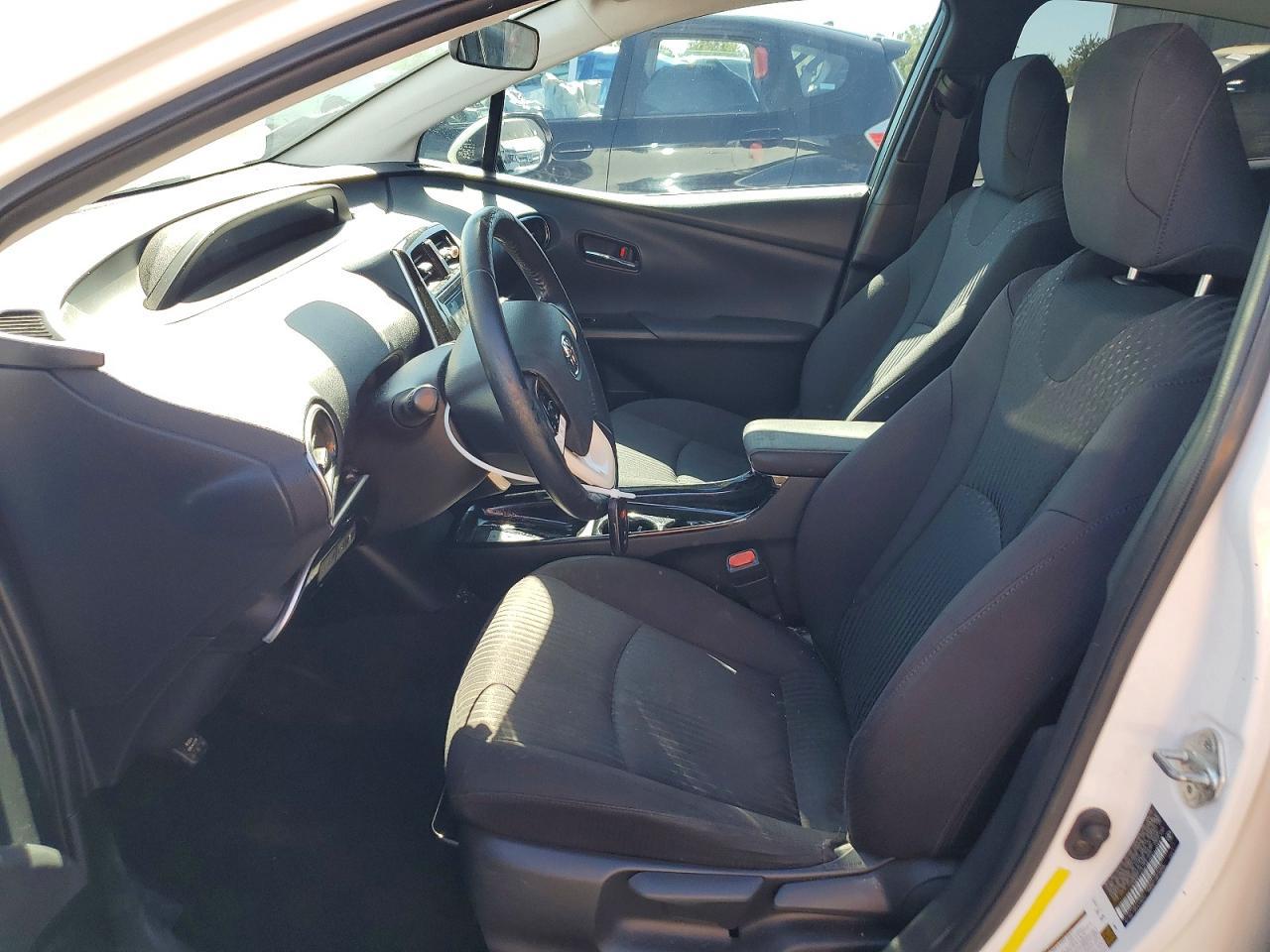 2018 Toyota Prius Three - Фото 7