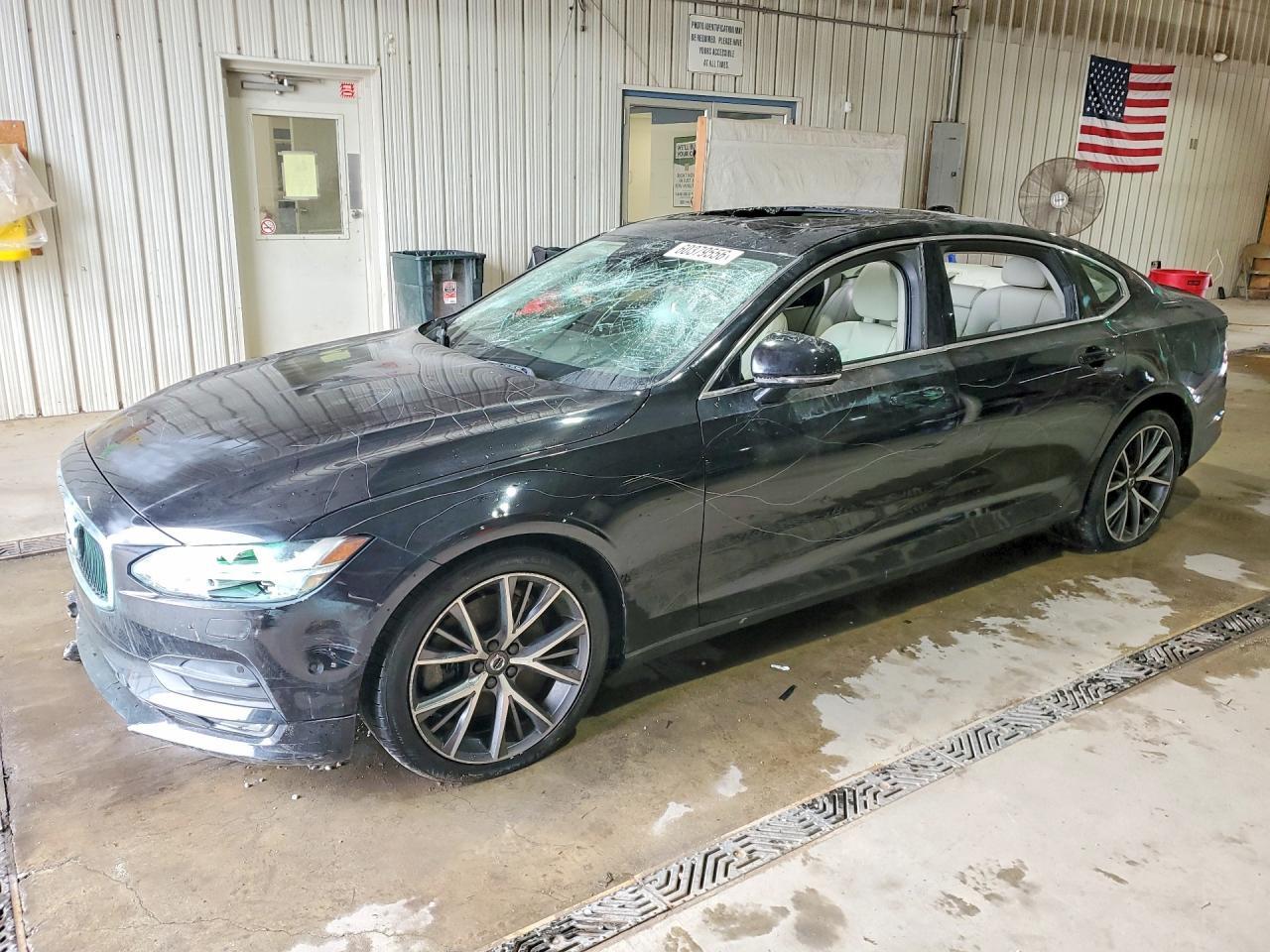 2018 Volvo S90 T6 Momentum