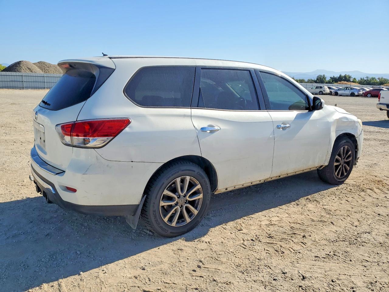 2014 Nissan Pathfinder S - Фото 3