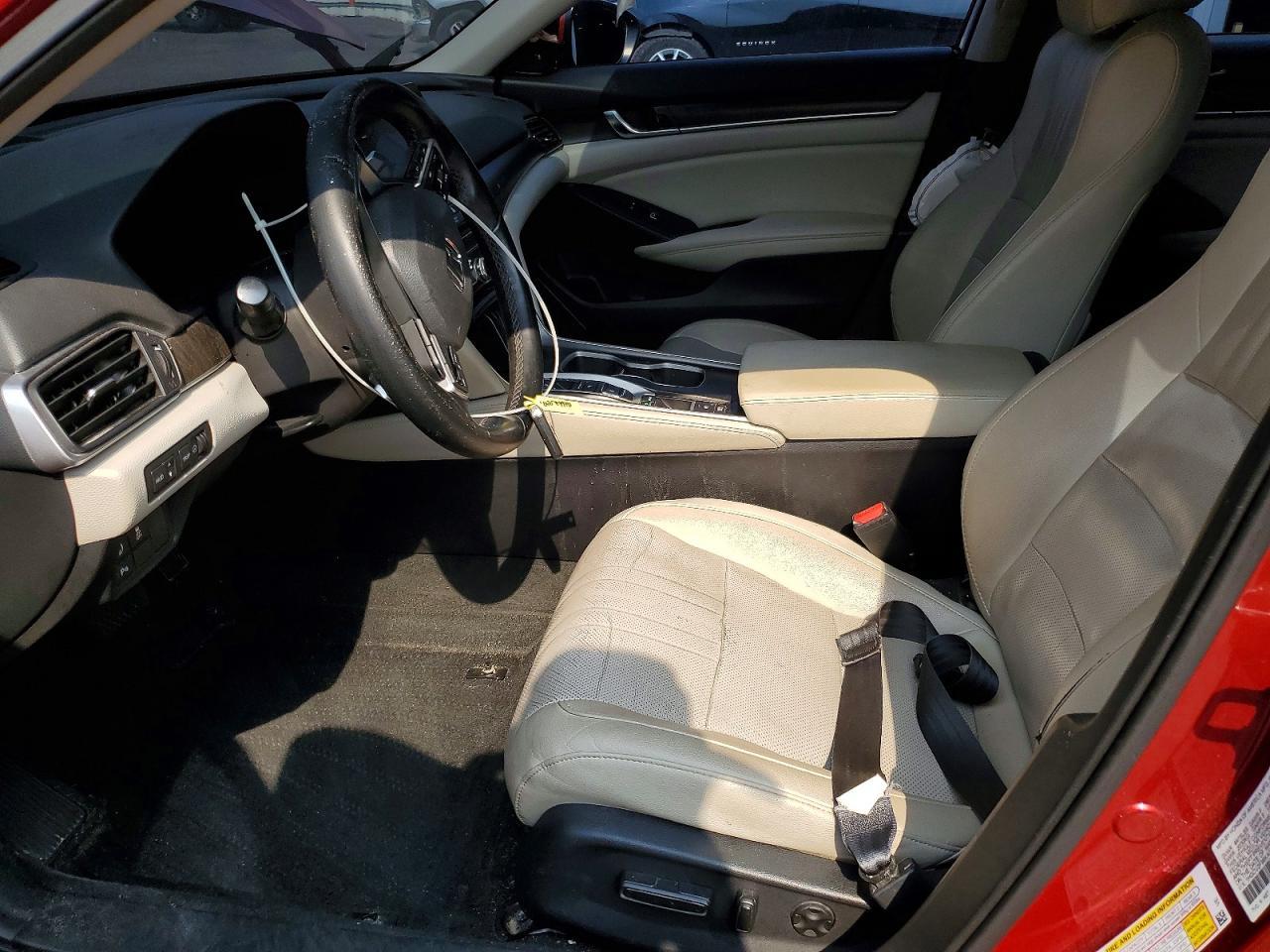 2019 Honda Accord Touring - Image 7