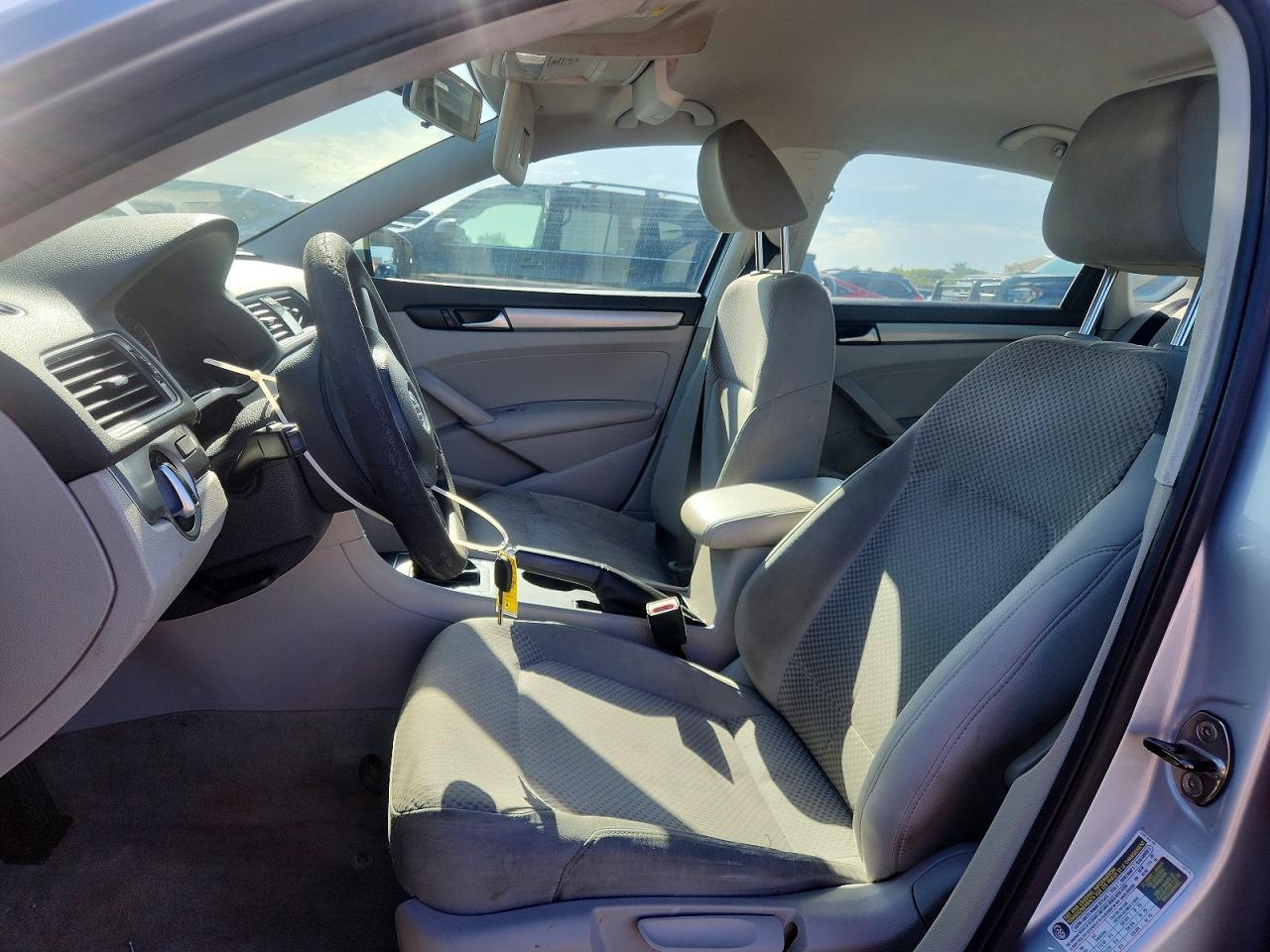 2014 Volkswagen Passat S - Image 7