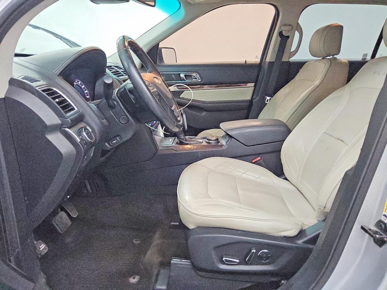 2017 Ford Explorer Platinum - Image 7