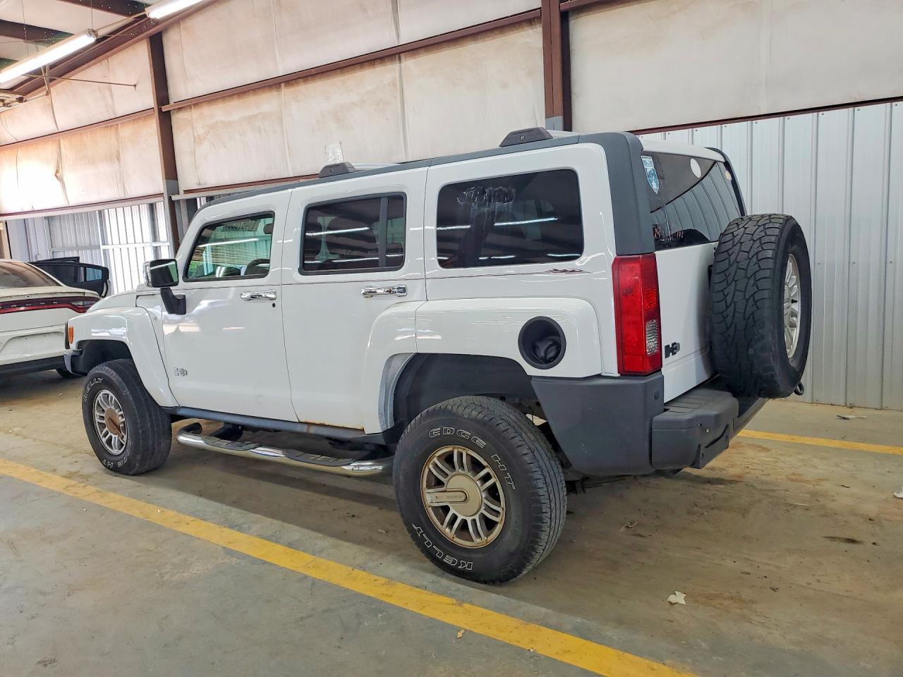 2009 Hummer H3 - Image 2