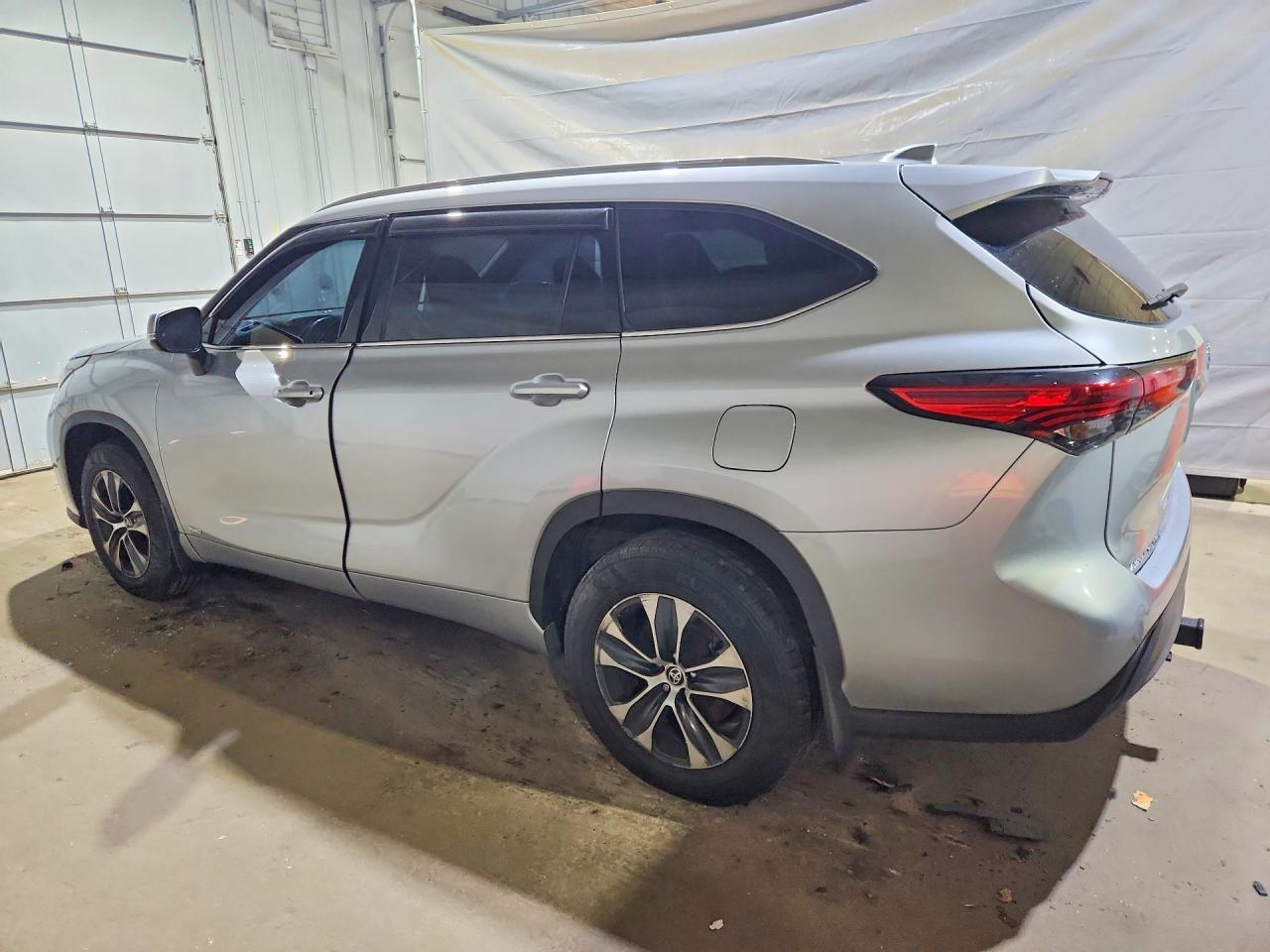 2022 Toyota Highlander Hybrid Xle - Фото 2